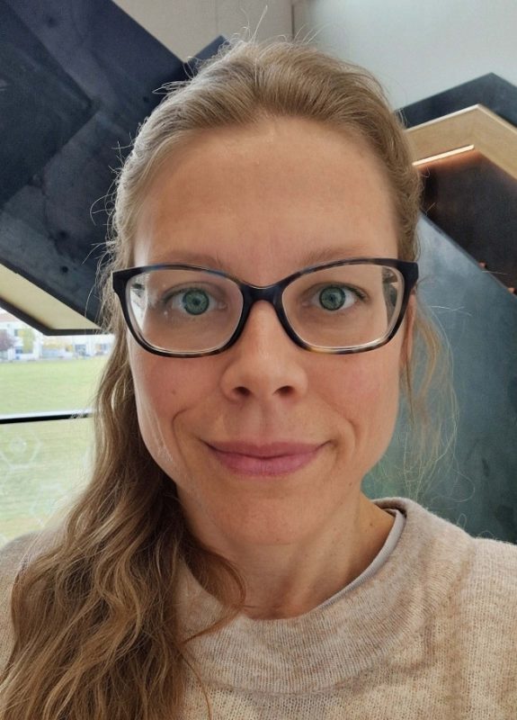 Head and shoulders of Julia Riedl